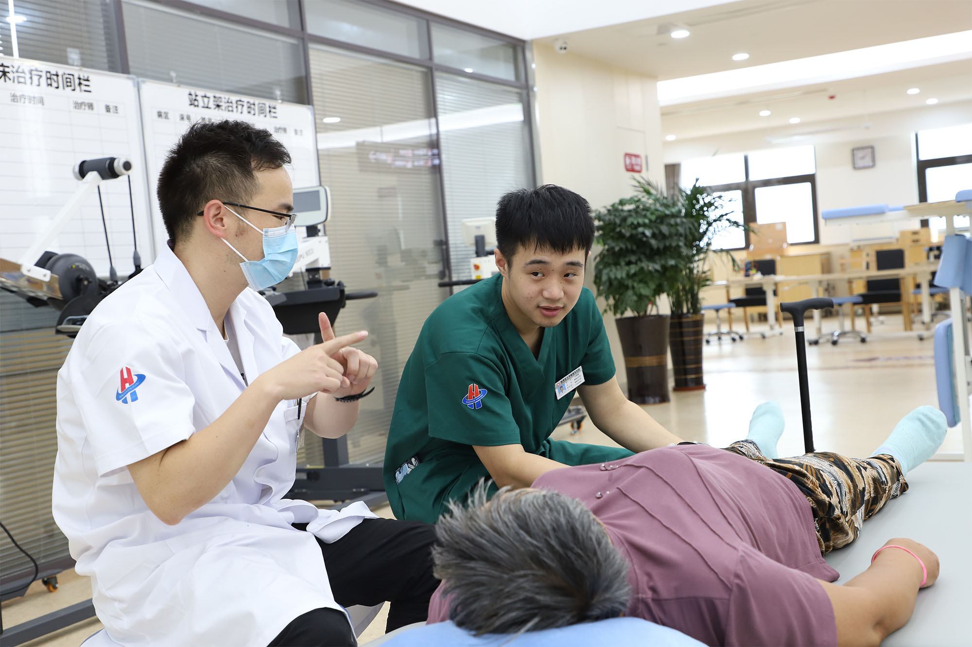 腰椎骨折术后康复难？杭州东方华康康复医院：科学方案+专业团队，帮您重拾健康生活！