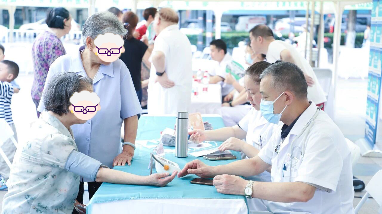 医路同行 健康守护｜杭州东方华康康复医院参加萧山“公益惠民 健康护航”大型义诊活动